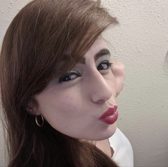 Meet your Posher, Crystal - Picture 10 of 11